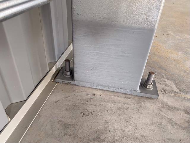 Welded base plate connection anchored to the concrete footing